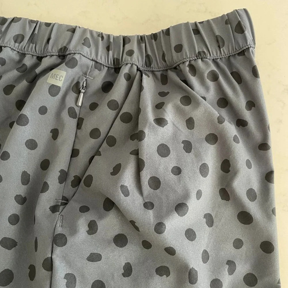 MEC Pull On Athletic Elasticized Waist Abstract Dot Print Shorts Grey+Black Sz M - Picture 2 of 9